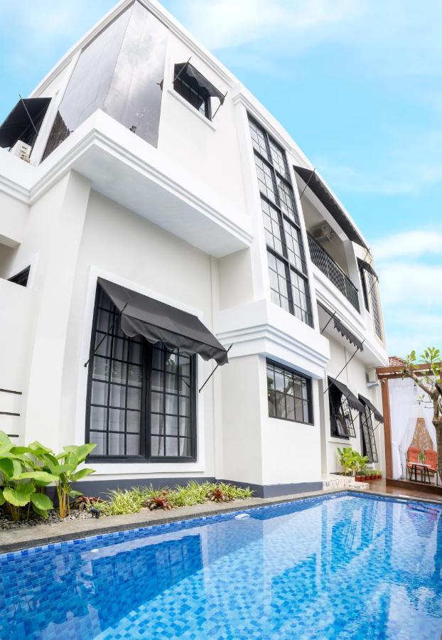 Hening Pool Villa Purwokerto Exterior photo